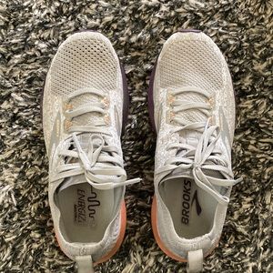Brooks women’s size 7.5